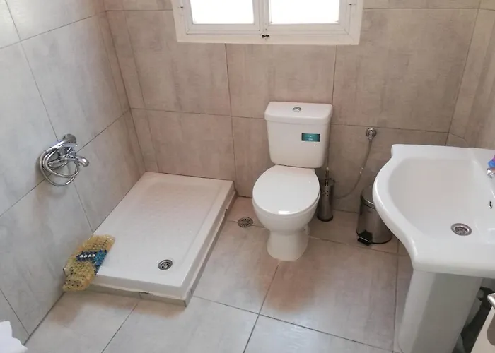 Apanemia 2 Gæstehus Kini