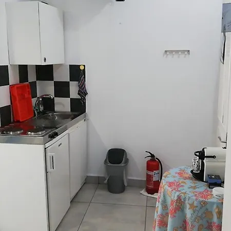 Apanemia 2 Guest house *