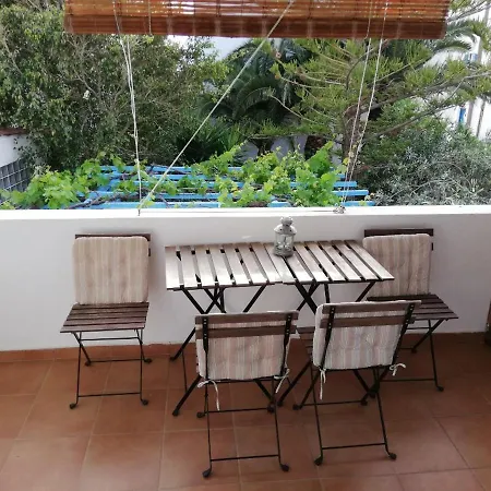 Apanemia 2 Guest house Kini