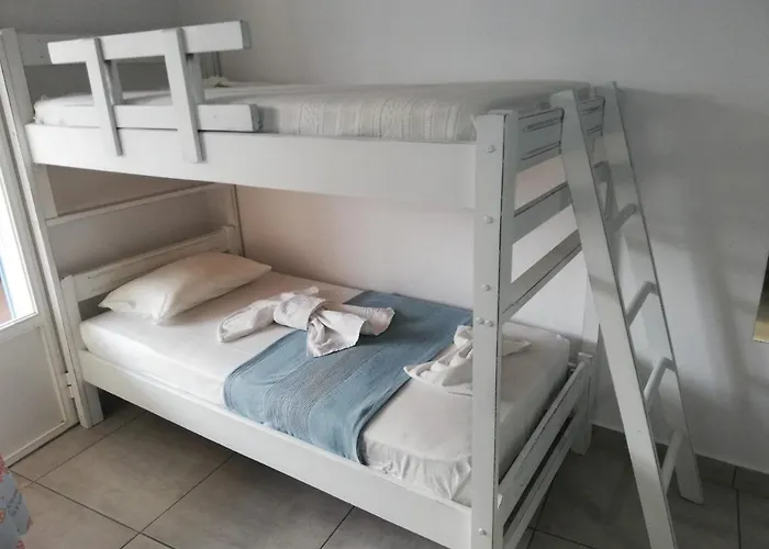 Apanemia 2 בית הארחה