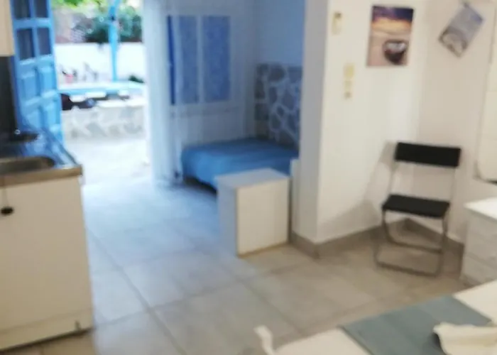 Apanemia 2 בית הארחה